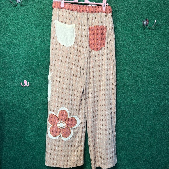 🔥119 NWT Pol Taupe Multi Flower Petal Pant - Picture 8 of 9